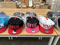Ca. 500x diverse snapback petten - afbeelding 1 van  6