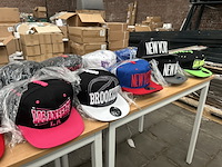 Ca. 500x diverse snapback petten - afbeelding 2 van  6
