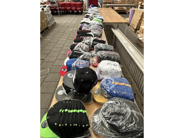 Ca. 500x diverse snapback petten - afbeelding 3 van  6