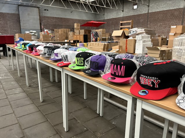 Ca. 500x diverse snapback petten - afbeelding 4 van  6