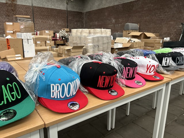 Ca. 500x diverse snapback petten - afbeelding 6 van  6