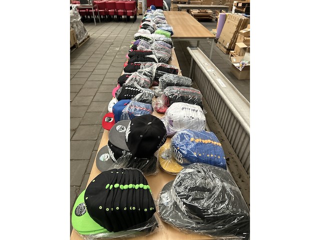 Ca. 500x diverse snapback petten - afbeelding 3 van  6