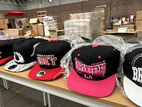 Ca. 500x diverse snapback petten - afbeelding 5 van  6