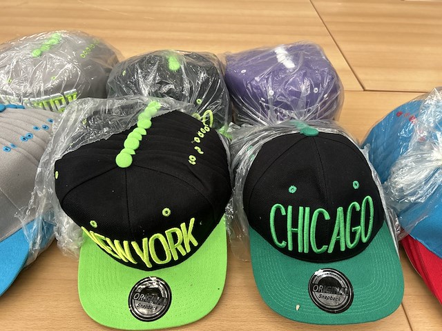 Ca. 500x diverse snapback petten - afbeelding 6 van  6