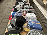 Ca. 500x diverse snapback petten - afbeelding 2 van  7