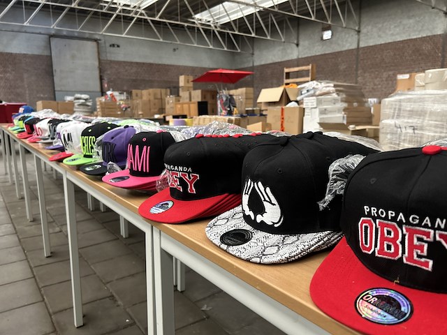 Ca. 500x diverse snapback petten - afbeelding 3 van  7