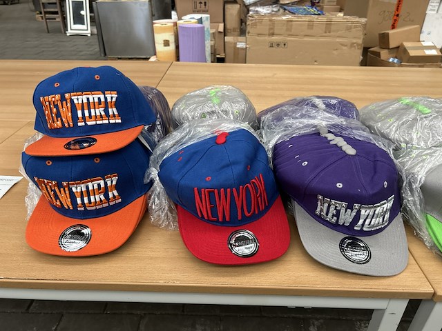 Ca. 500x diverse snapback petten - afbeelding 4 van  7