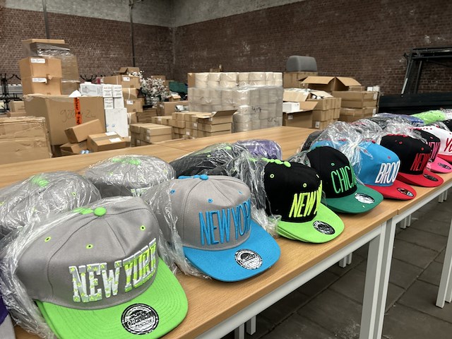 Ca. 500x diverse snapback petten - afbeelding 5 van  7