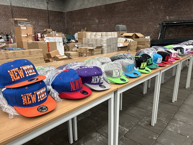 Ca. 500x diverse snapback petten - afbeelding 7 van  7