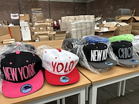 Ca. 500x diverse snapback petten - afbeelding 2 van  7