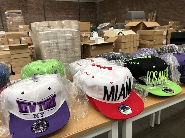 Ca. 500x diverse snapback petten - afbeelding 3 van  7