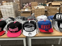 Ca. 500x diverse snapback petten - afbeelding 5 van  7