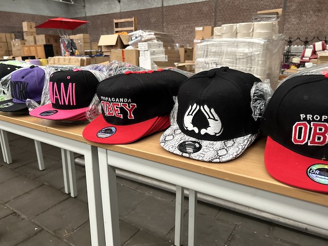 Ca. 500x diverse snapback petten - afbeelding 6 van  7