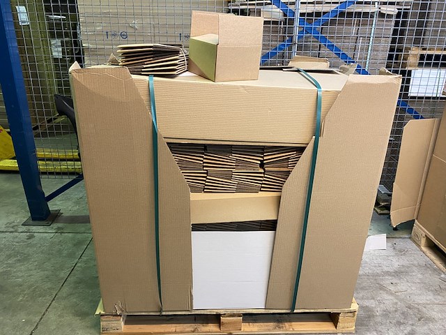 Ca. 500x verzenddozen 19x19x13cm met autolockbodem, bruin - afbeelding 1 van  3