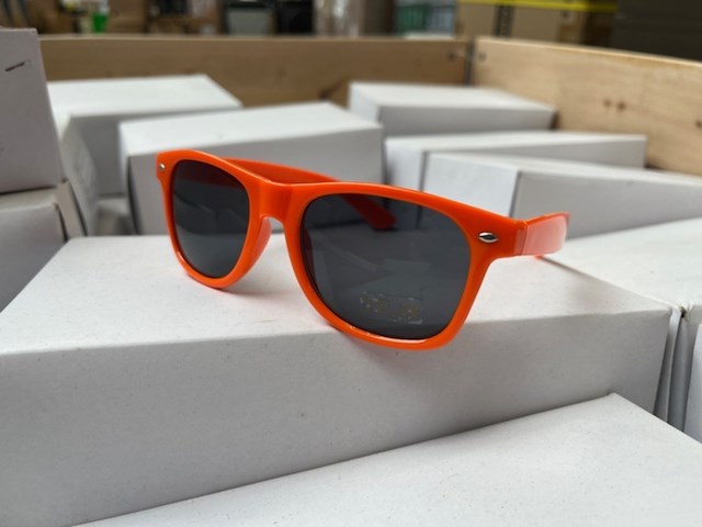 Ca. 500x zonnebril wayfarer model oranje - afbeelding 2 van  2