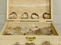 Ca. 50x bergkristal hartjes - afbeelding 1 van  3