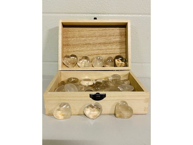 Ca. 50x bergkristal hartjes - afbeelding 1 van  5