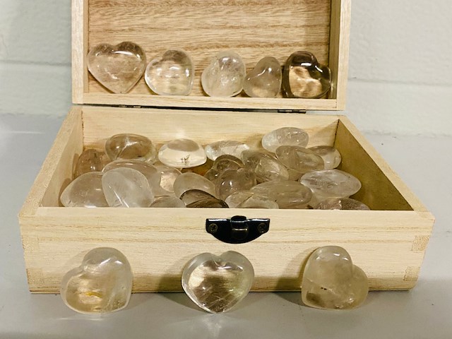 Ca. 50x bergkristal hartjes - afbeelding 4 van  5