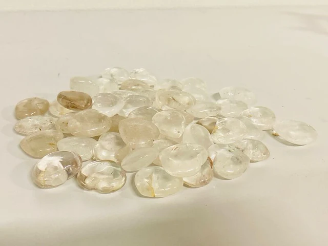 Ca. 50x bergkristal hartjes - afbeelding 1 van  4