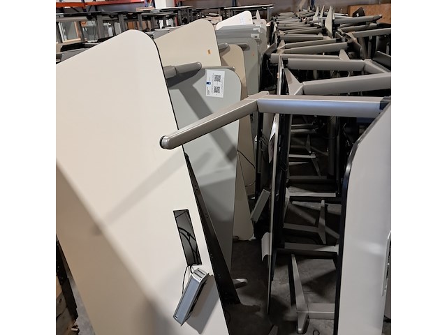 Ca. 50x bureau, o.a. ahrend - afbeelding 3 van  11