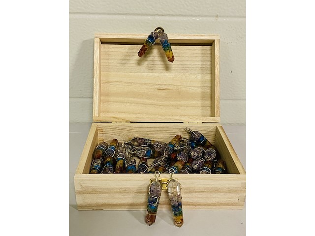 Ca. 50x chakra verzilverde hangers - afbeelding 1 van  4