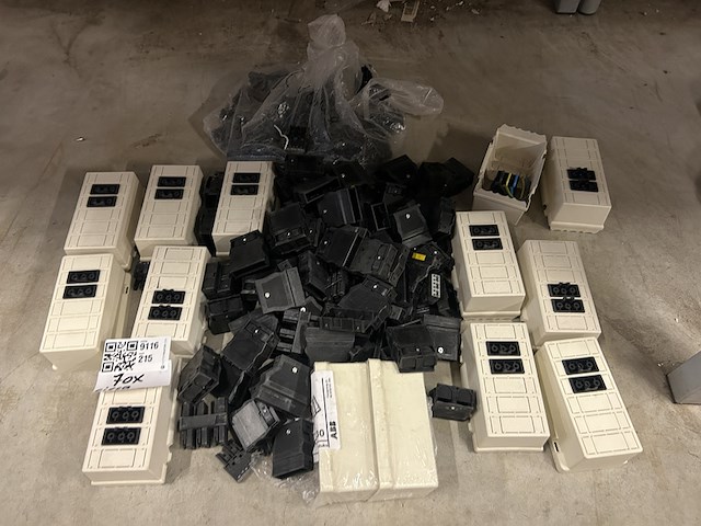 Ca. 50x deksel voor opbouwdoos wand/plafond, toebehoren, abb - afbeelding 1 van  6