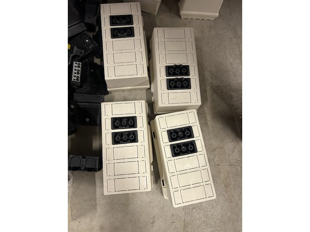 Ca. 50x deksel voor opbouwdoos wand/plafond, toebehoren, abb - afbeelding 3 van  6