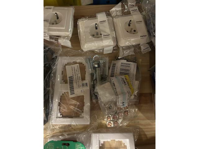 Ca. 50x diverse bouwmarktartikelen w.o. led dimmer, hoekstopkraan w.o. grohe, regn - afbeelding 6 van  10