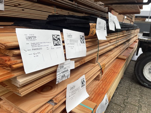 Ca. 50x diverse wisselsponning/zweeds rabat, diverse afmetingen, lengte 300cm-500cm - afbeelding 2 van  3