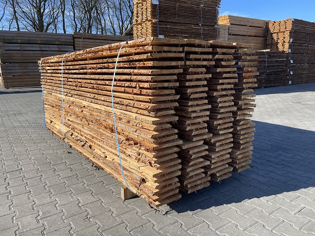Ca. 50x douglas schaaldelen fijnbezaagd, 22x200-250mm, lengte 300cm - afbeelding 2 van  4