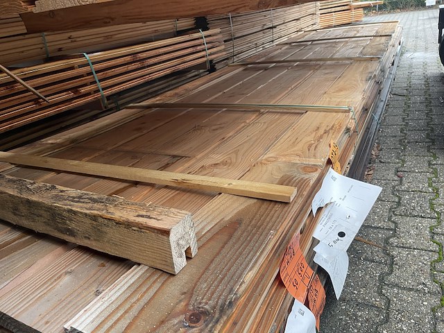 Ca. 50x douglas wisselsponning, 18x190mm, lengte 600cm - afbeelding 1 van  3