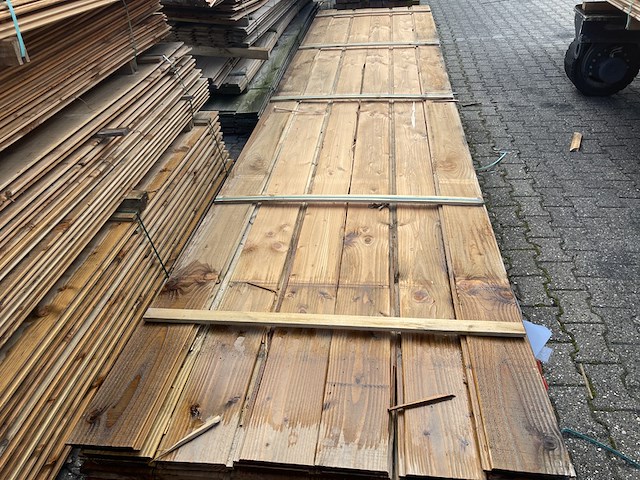 Ca. 50x douglas wisselsponning/halfhoutsrabat, 18x185mm, lengte 500cm - afbeelding 1 van  3