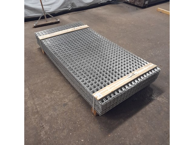 Ca. 50x gegalvaniseerde gaasmat, afmeting 90x180 cm, maaswijdte 5x5 cm, draaddikte 4 mm - afbeelding 1 van  4