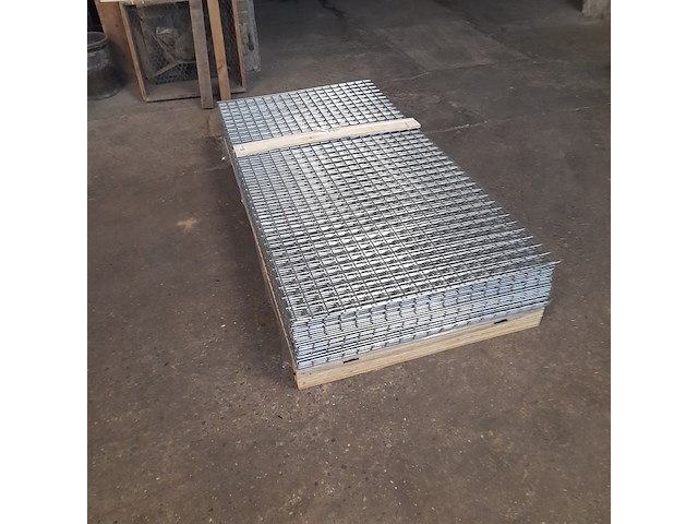 Ca. 50x gegalvaniseerde gaasmat, afmeting 90x180 cm, maaswijdte 5x5 cm, draaddikte 4 mm - afbeelding 3 van  5