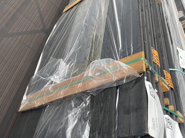 Ca. 50x grenen design- triple- deens profiel zwart gecoat, 18x140mm, lengte 510cm - afbeelding 1 van  3