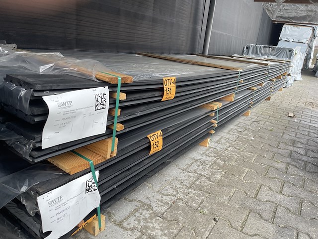 Ca. 50x grenen design- triple- deens profiel zwart gecoat, 18x140mm, lengte 540cm - afbeelding 4 van  4