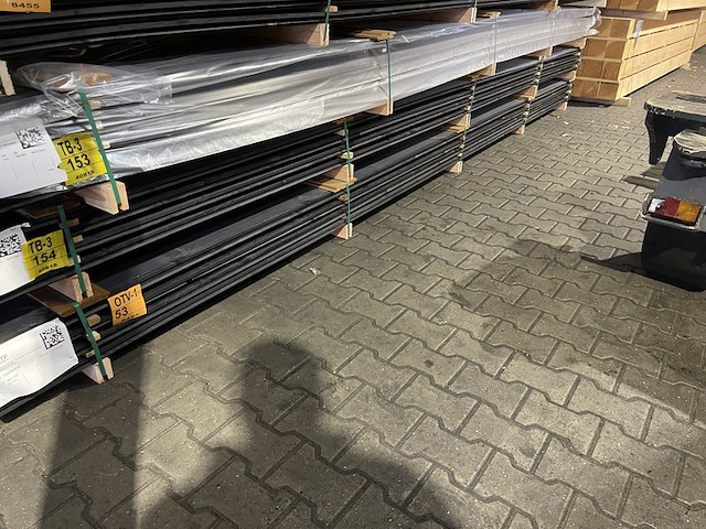 Ca. 50x grenen design profiel zwart gecoat, 18x142mm, lengte 510cm - afbeelding 4 van  4