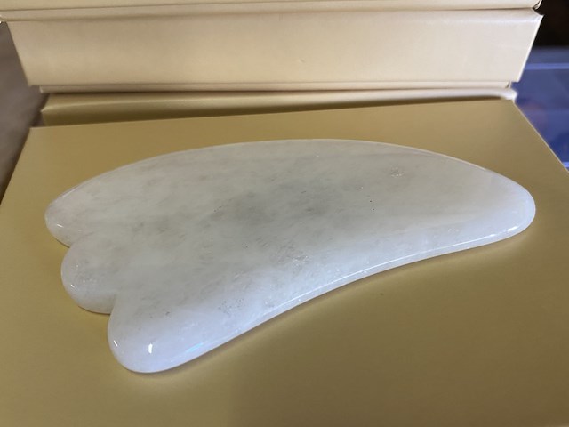Ca. 50x guasha schraper witte jade wolk - afbeelding 3 van  3