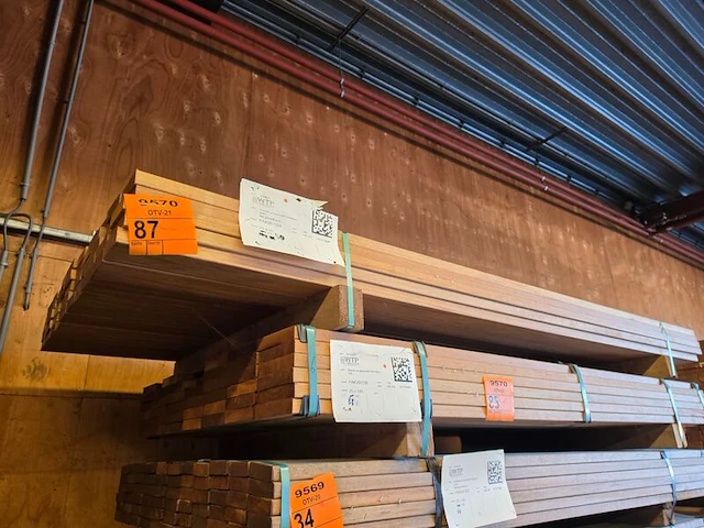 Ca. 50x guyana teak planken geschaafd, 25x90mm, lengte 215cm - afbeelding 4 van  4