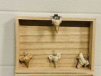 Ca. 50x haaientand hangers - afbeelding 3 van  4