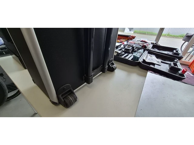 Ca. 50x krimptangen, accuboormachine, elektr. ratel, schroevendraaiers, gereedschapskoffer. - afbeelding 3 van  11