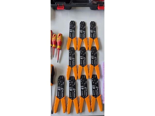 Ca. 50x krimptangen, accuboormachine, elektr. ratel, schroevendraaiers, gereedschapskoffer. - afbeelding 4 van  11