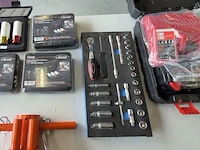 Ca. 50x krimptangen, accuboormachine, elektr. ratel, schroevendraaiers, gereedschapskoffer. - afbeelding 7 van  11