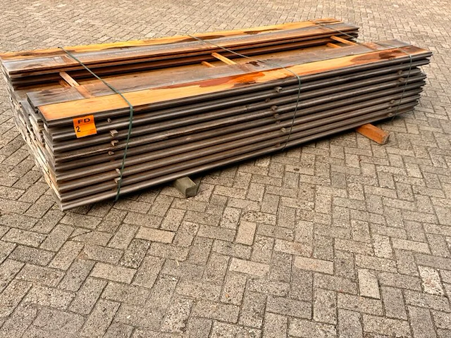 Ca. 50x mora damwand-/paardenbox profiel, 40x190mm, lengte 305cm - afbeelding 2 van  3