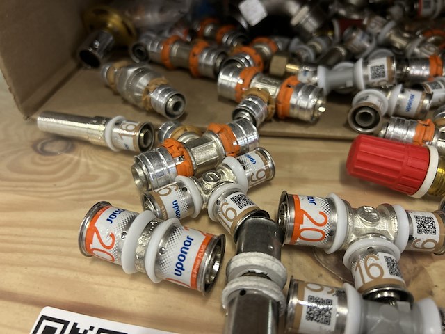 Ca. 50x perskoppelingen w.o. t-stukken uponor - afbeelding 5 van  6