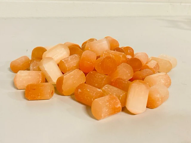 Ca. 50x seleniet getrommelde stukjes, oranje - afbeelding 1 van  4
