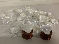 Ca. 50x seleniet hartjes wit - afbeelding 1 van  4