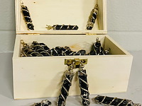 Ca. 50x shungiet verzilverde hangers - afbeelding 1 van  4