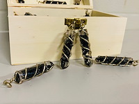 Ca. 50x shungiet verzilverde hangers - afbeelding 2 van  4