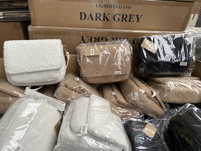 Ca. 50x tas, teddy, beige, zwart, wit - afbeelding 1 van  5